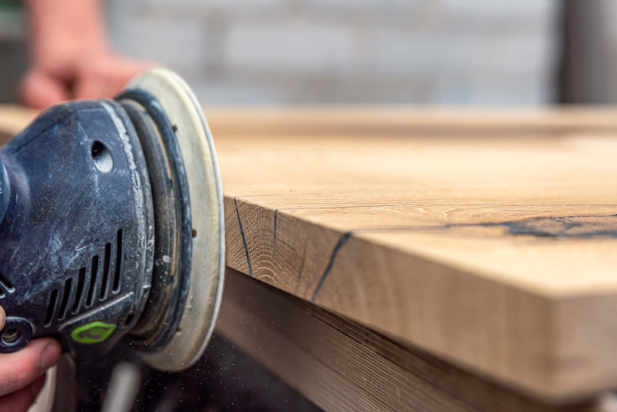 Reparaturen im Holzbereich